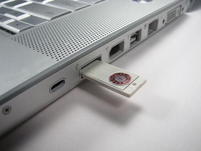 usb-drive-in-computer