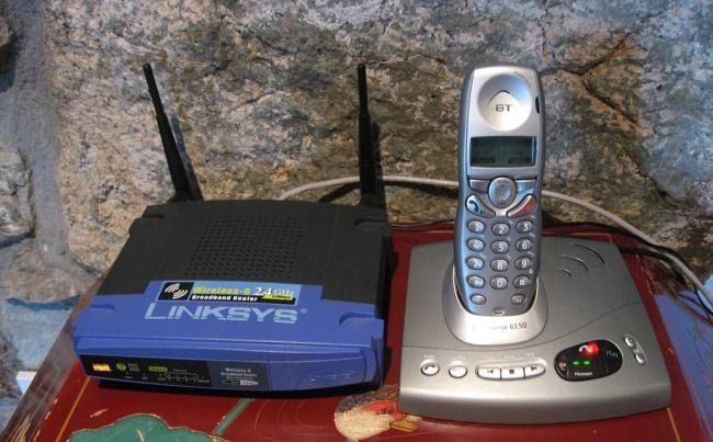 wireless-router-and-cordless-phone