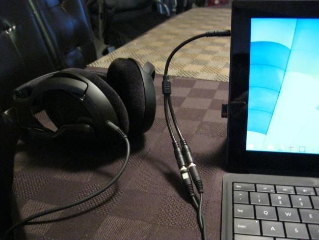 connect-headphone-and-mic-connectors-to-surface-pro