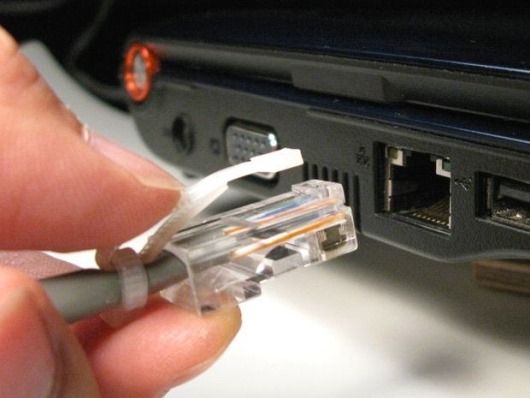 how-do-you-repair-an-ethernet-cable-with-a-broken-locking-clip-03