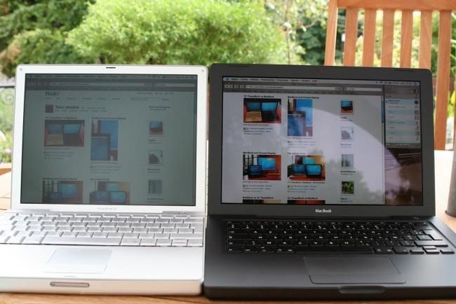 matte-vs-glossy-laptop-screens-in-the-sun