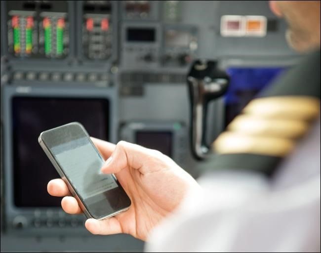 An iPhone being used by a pilot.