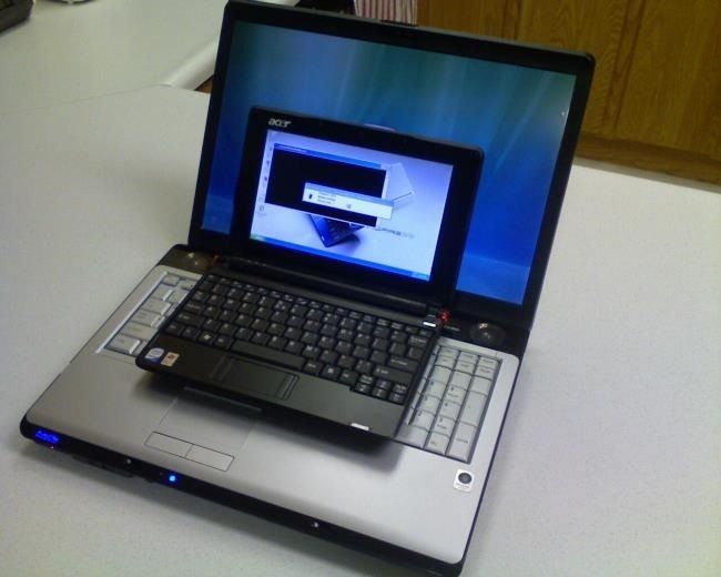 netbook-vs-larger-laptop