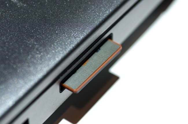 micro-sd-card-slot-in-laptop