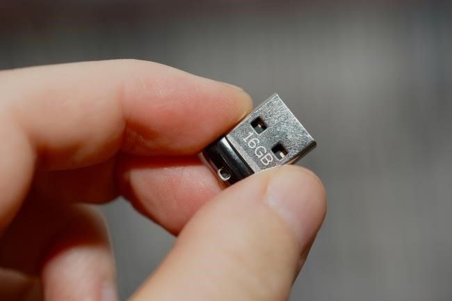 tiny-low-profile-usb-flash-drive