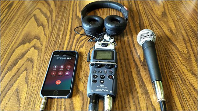 This is the whole Zoom recorder setup.