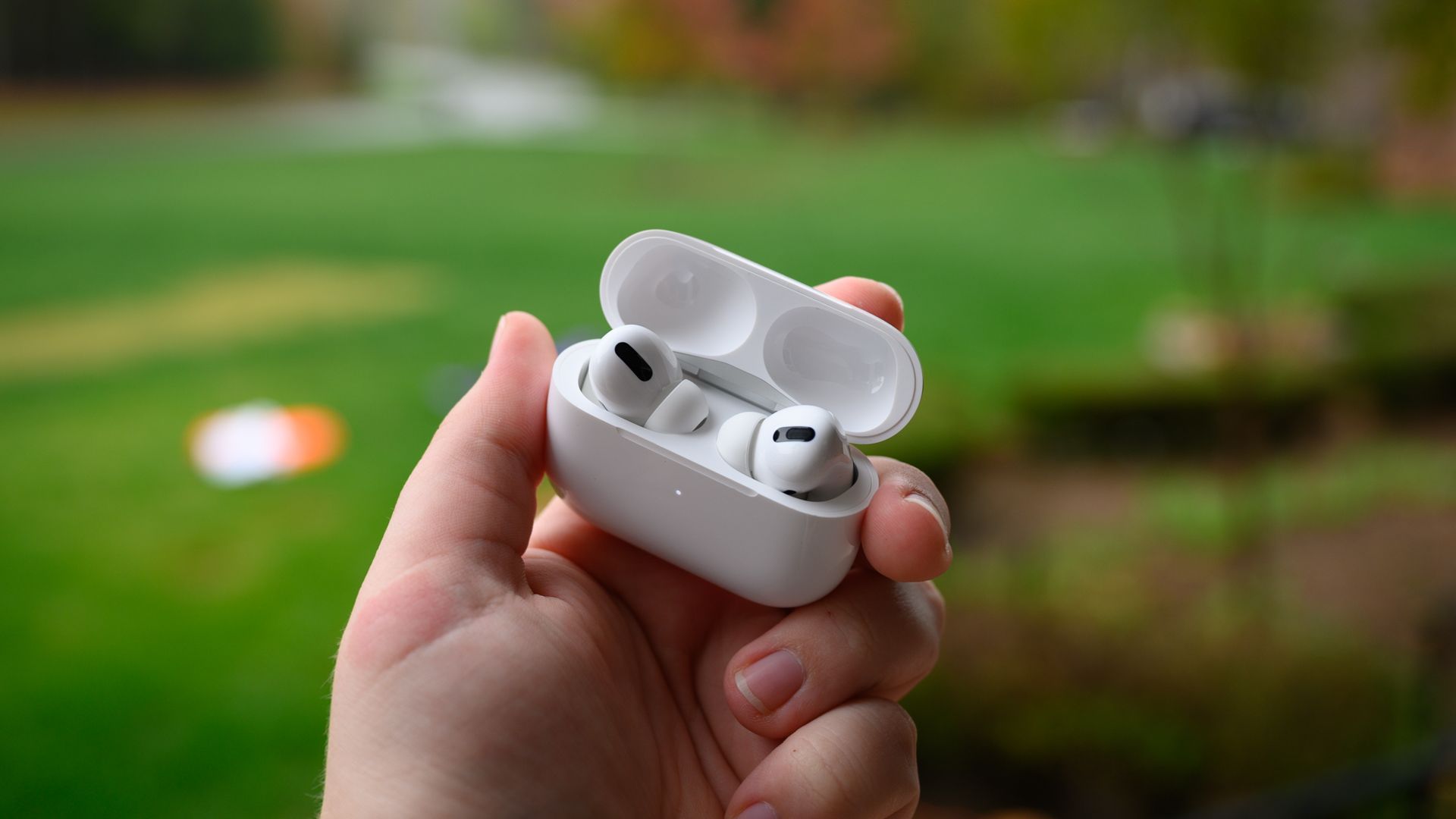 Apple AirPods Pro Buds Charging