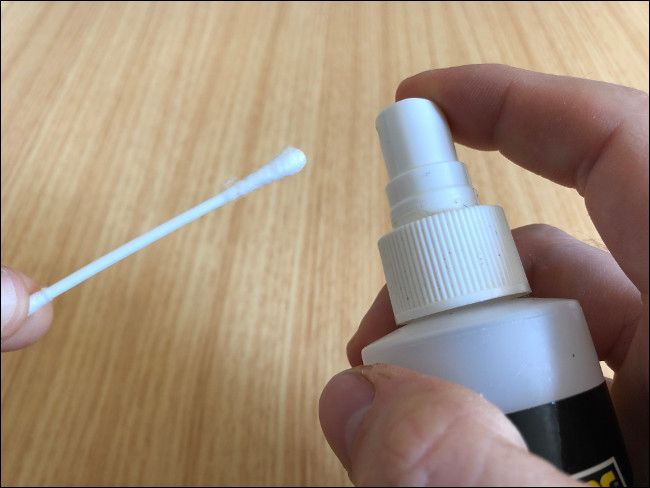 Add Isopropyl Alcohol to a Cotton Bud for Cleaning