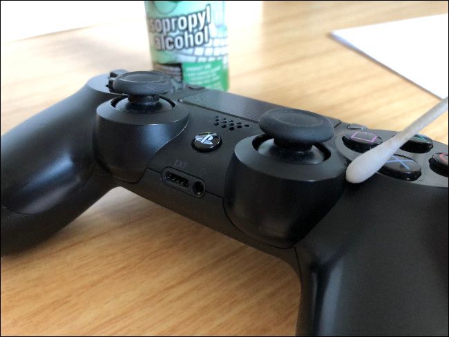 Cleaning the DualShock 4 with Isopropyl Alcohol
