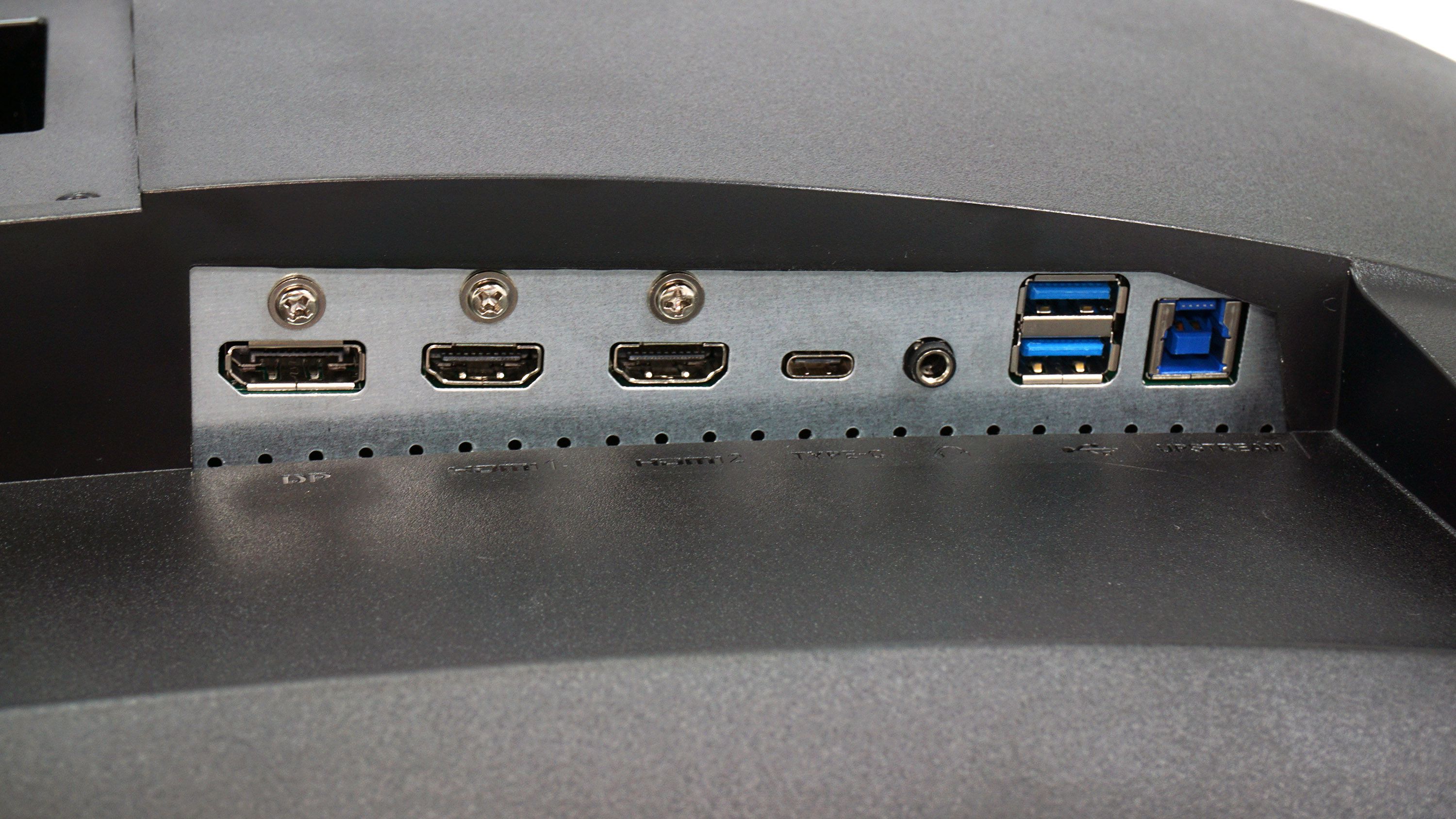 MSI Optix MAG272CQR ports.
