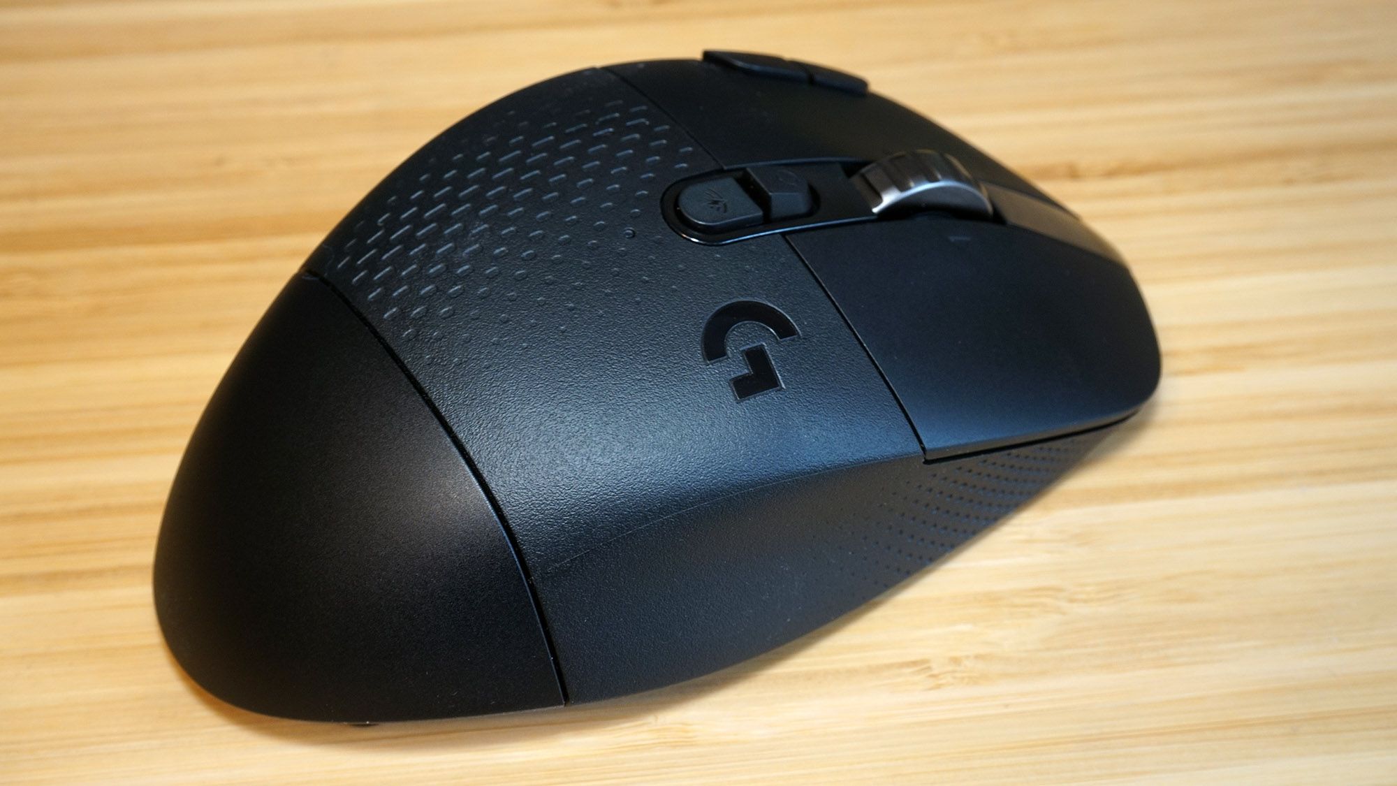 The right side of the G604 mouse. 