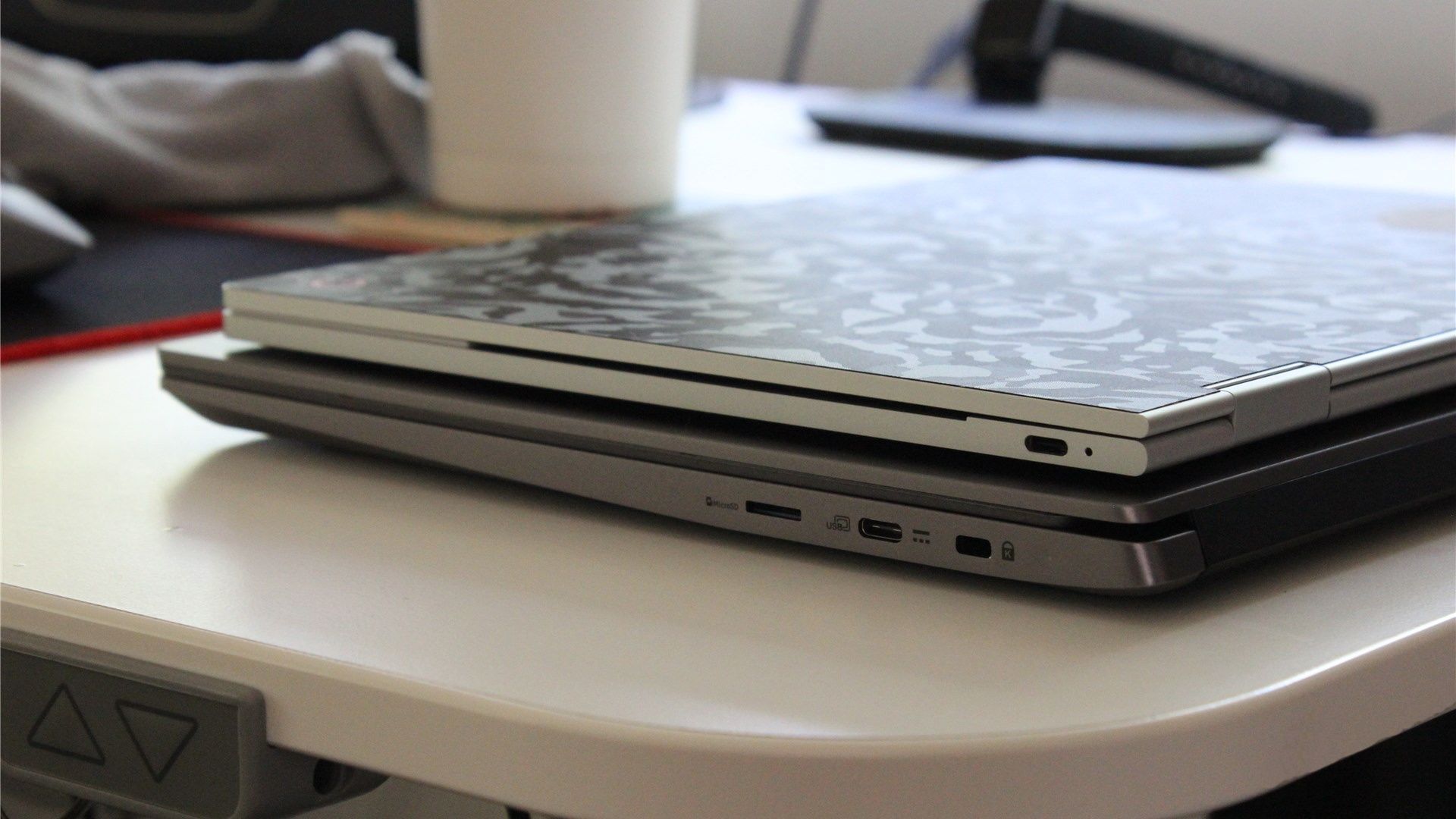 Google Pixelbook vs. Acer Chromebook 714 thickness comparison