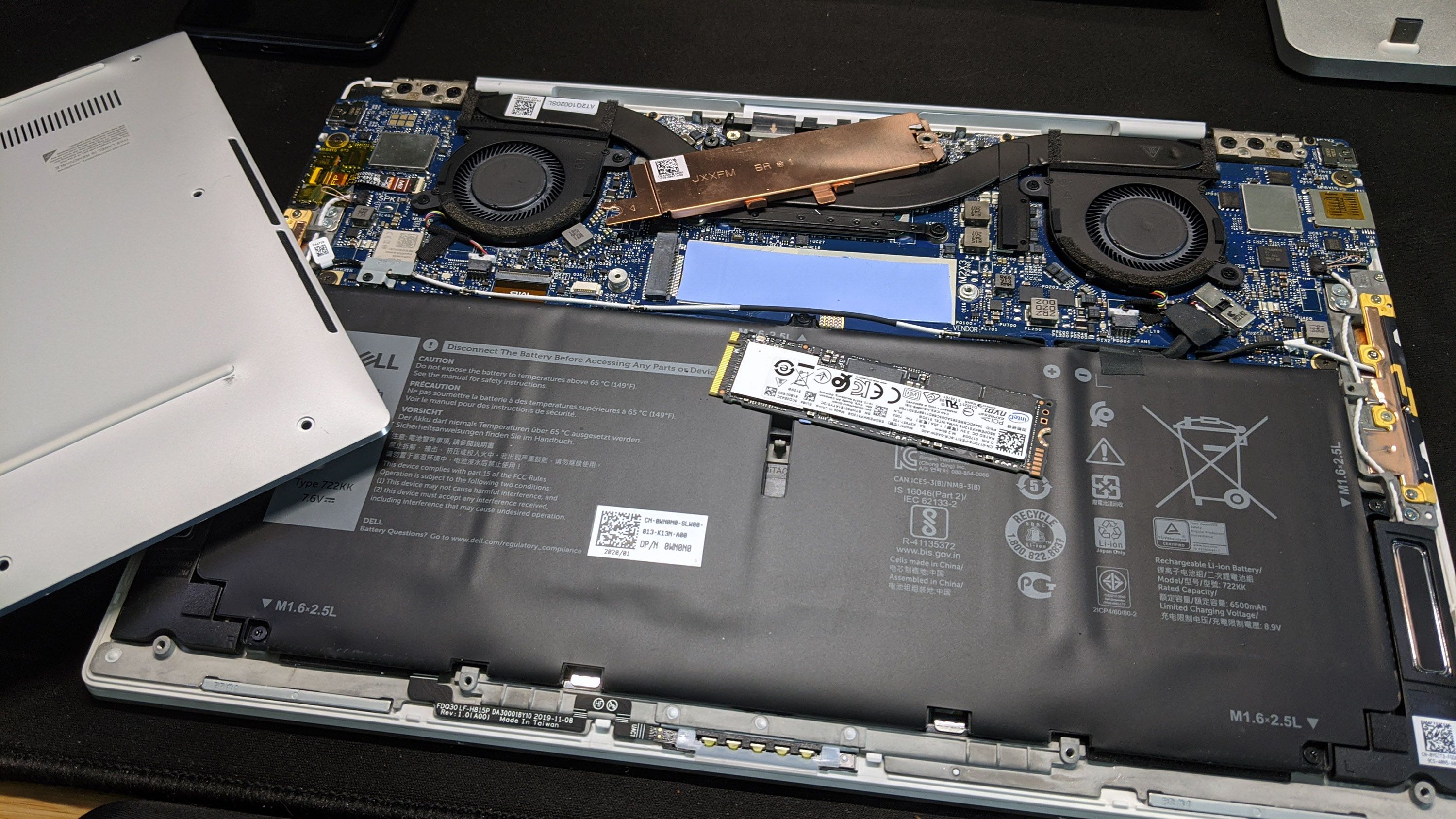 XPS 13, open with removed SSD