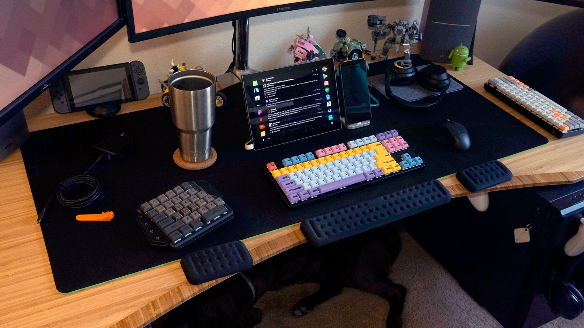 Gigantus V2 loaded down with desk items.