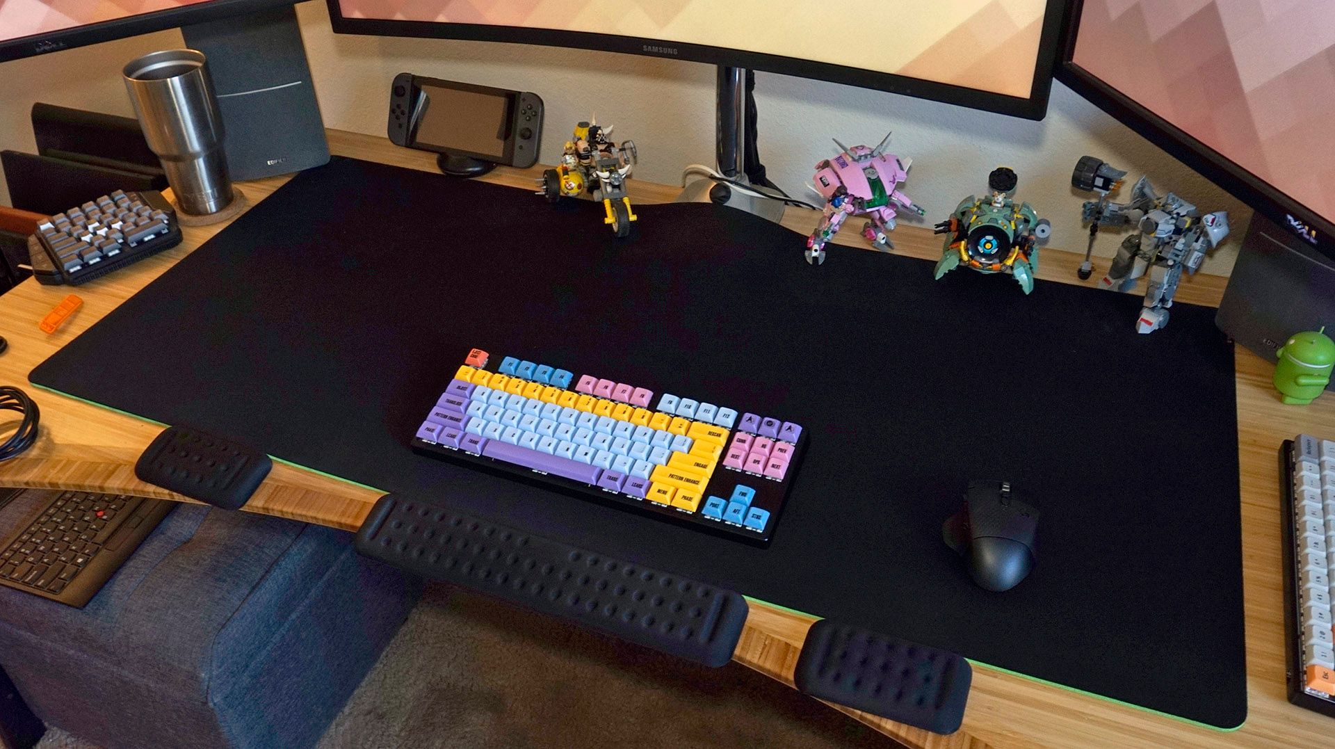 Gigantus V2, barely fitting on my desk.