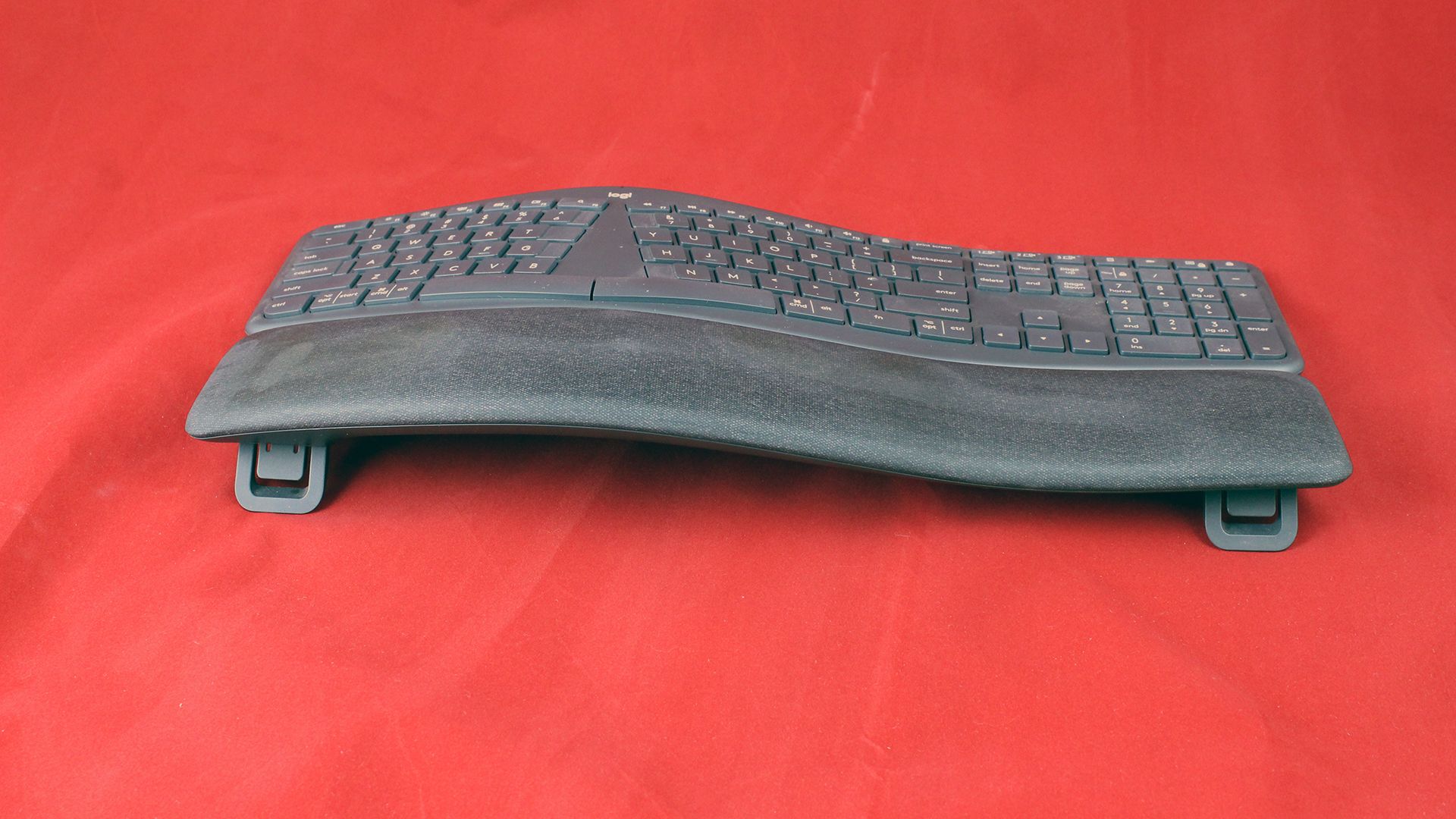 A front view of the ERGO K860, showing its gentle curve.