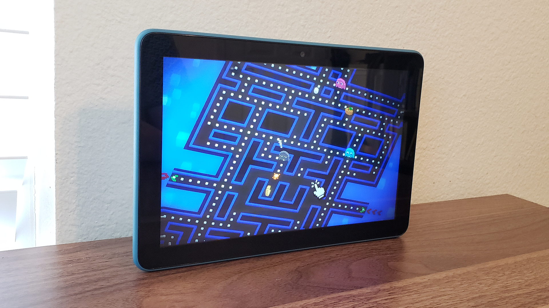 A photo of the Fire tablet playing Pac-Man256.