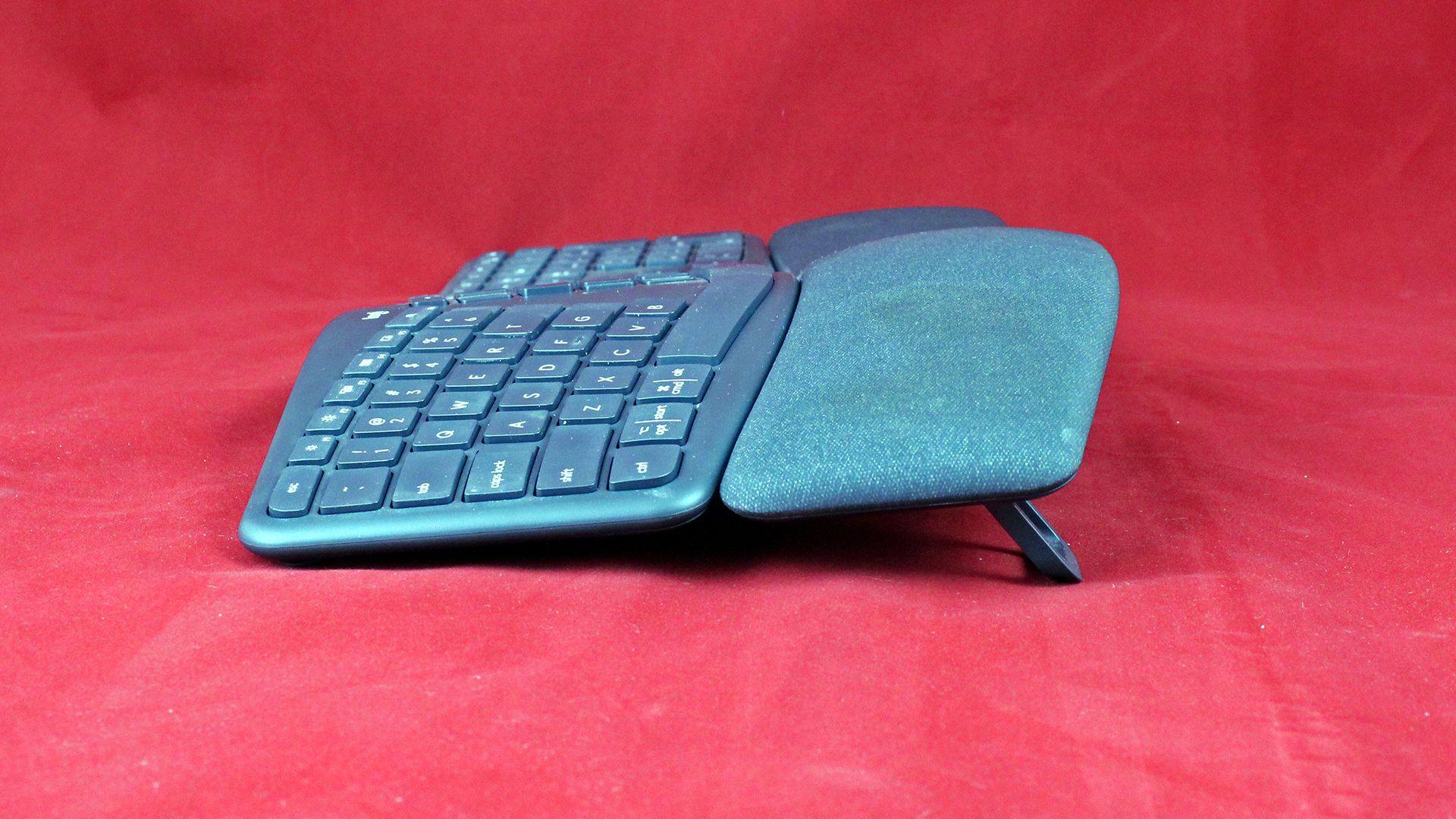 A side view of the ERGO keyboard, liften to -11 degrees.