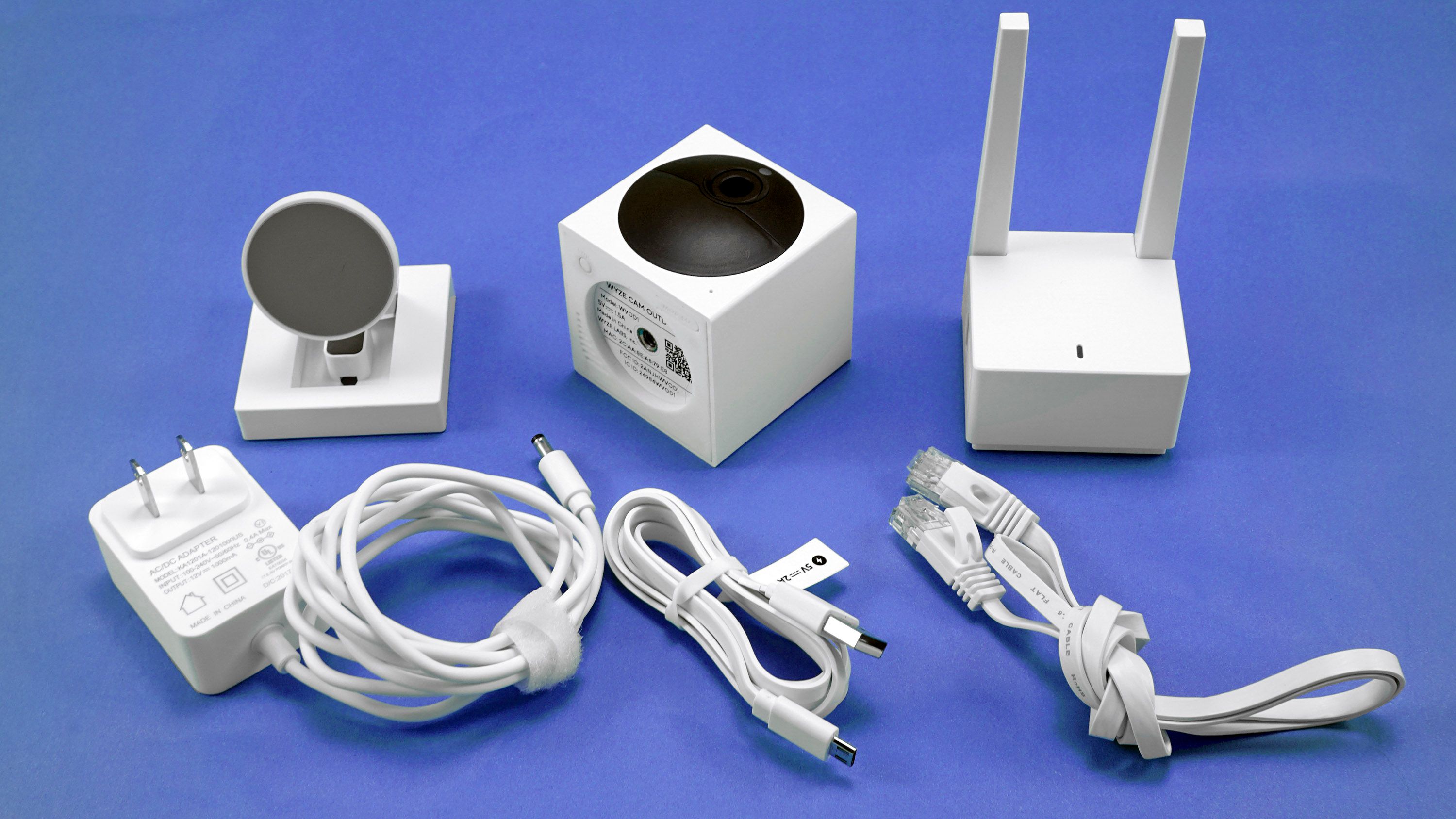 Wyze Cam Outdoor, base station, mount, and power cables