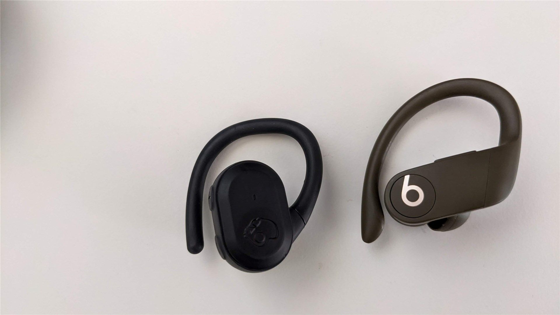 The right Push Ultra compared to the right PowerBeats Pro