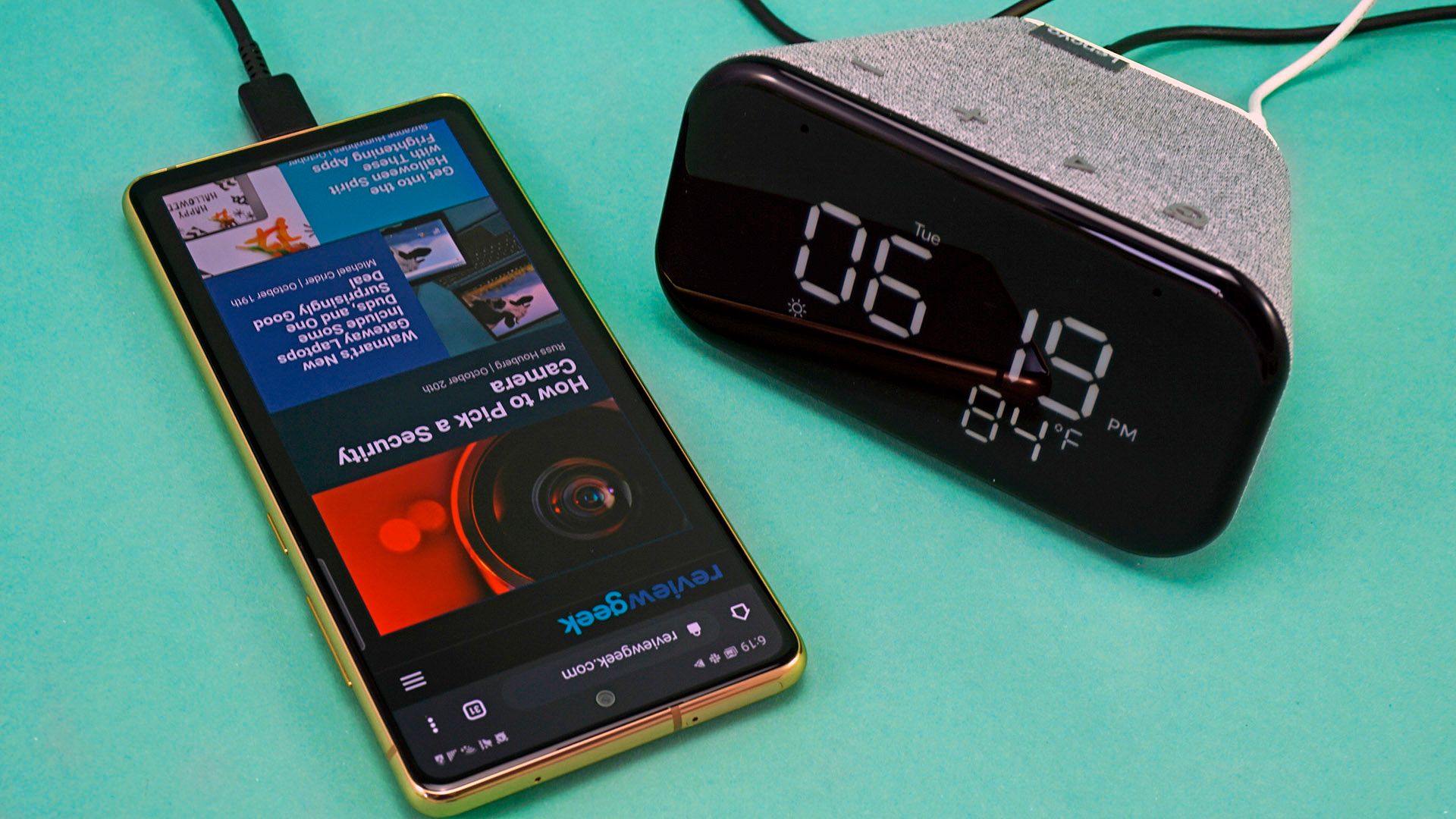 Lenovo Smart Clock Essential with phone