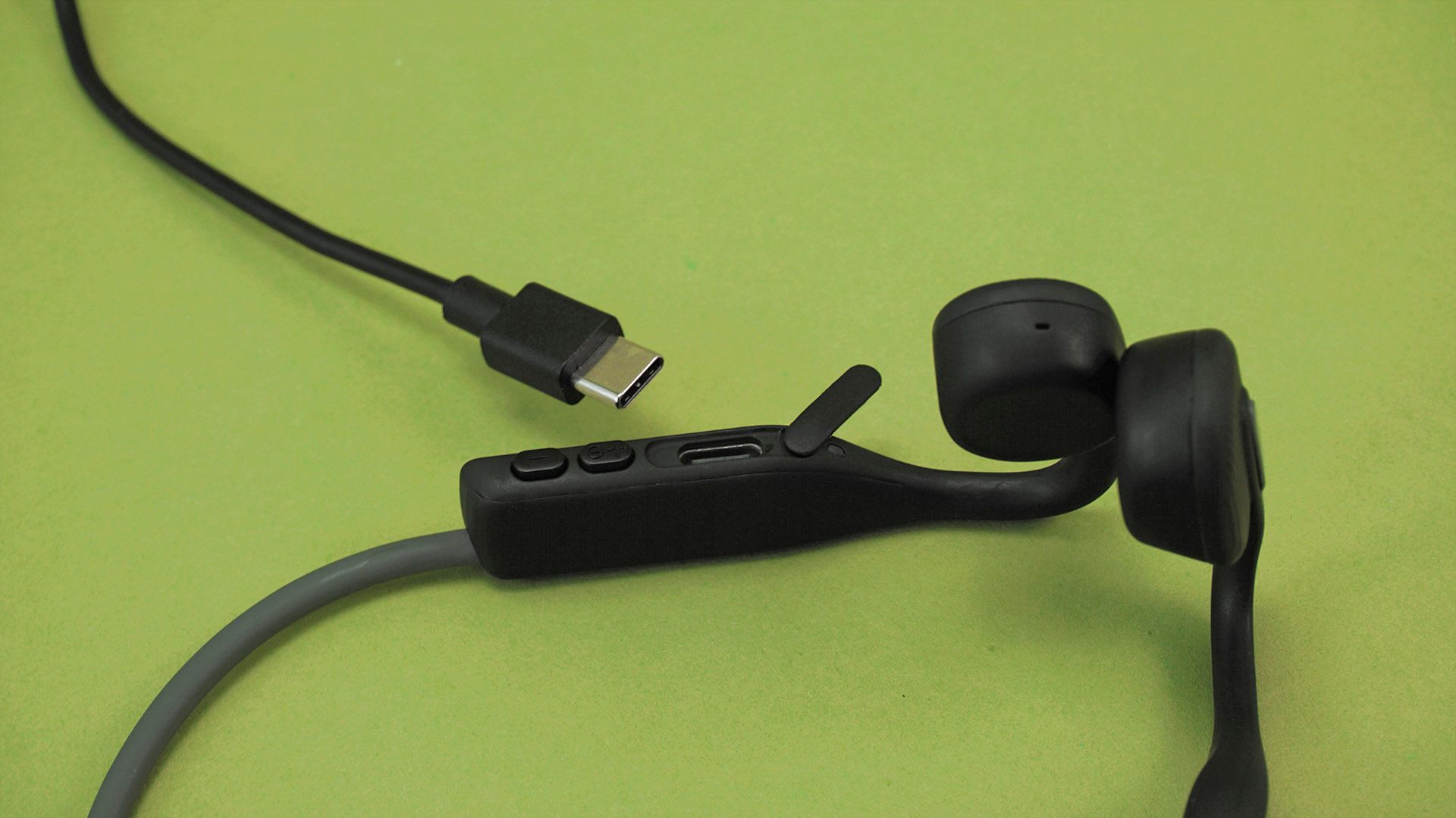 AfterShokz Openmove USB-C port and cable 