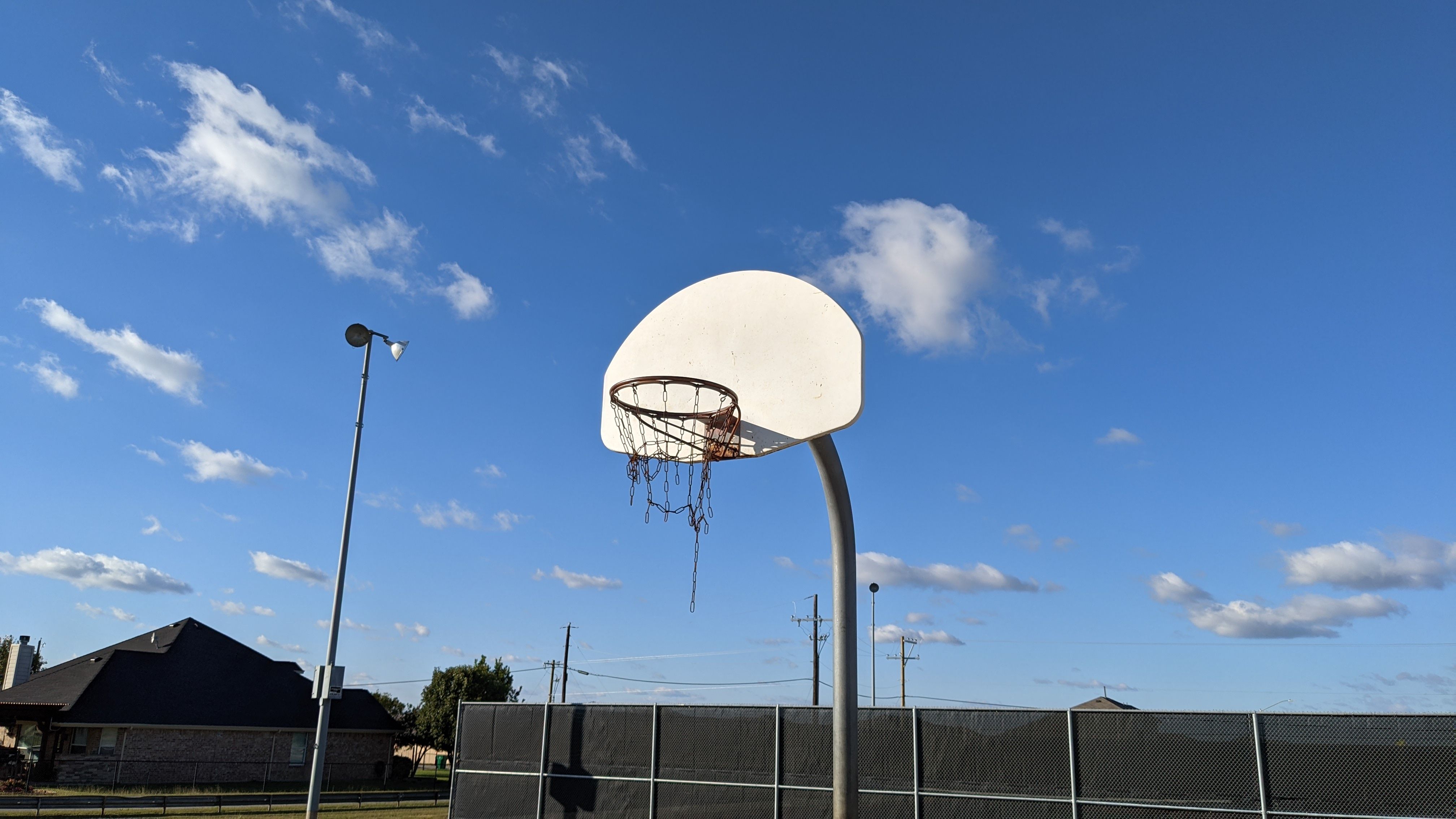 Pixel 4a 5G camera shots: basketball hoop