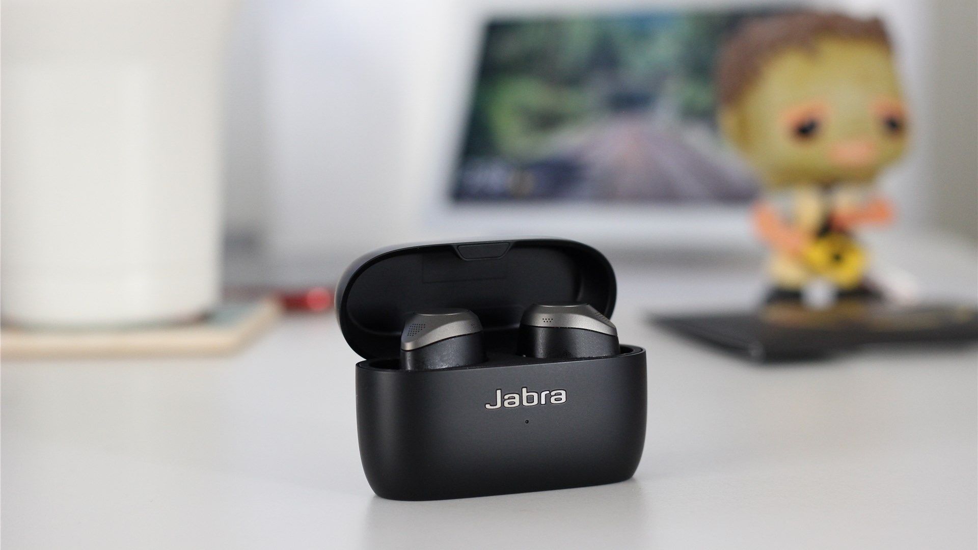 The Jabra Elite 85t case open with the earbuds inside