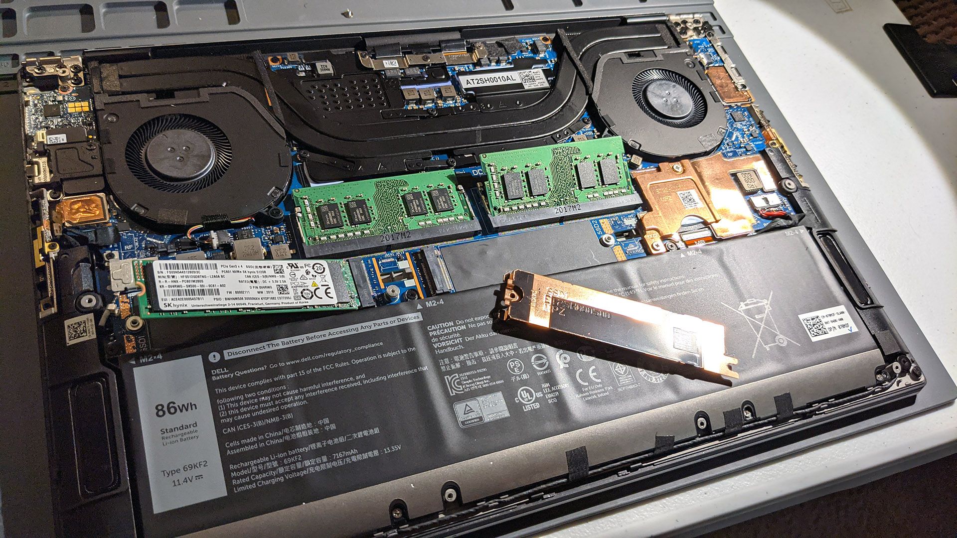 XPS 15, bottom open