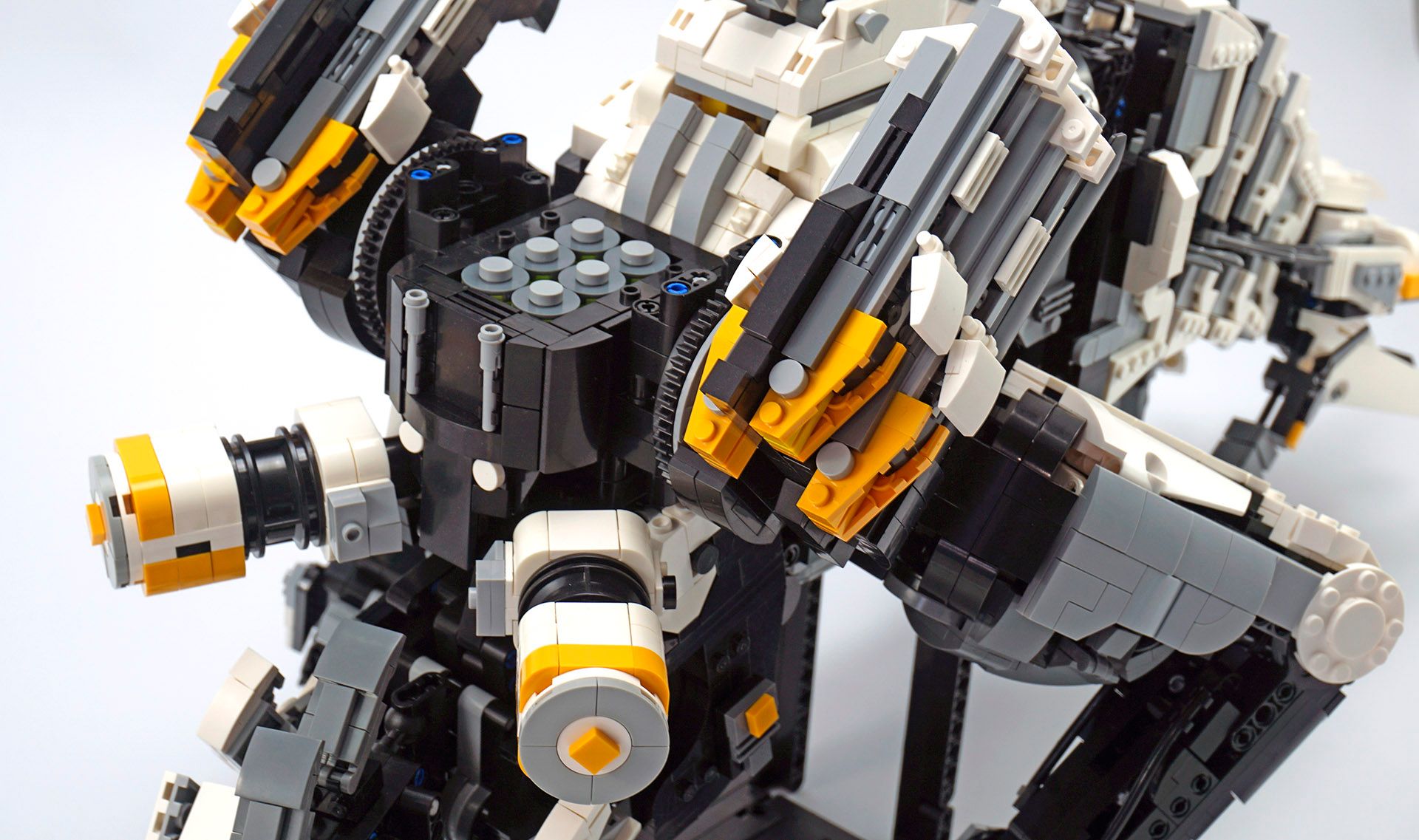 LEGO Thunderjaw haunches, disc launcher