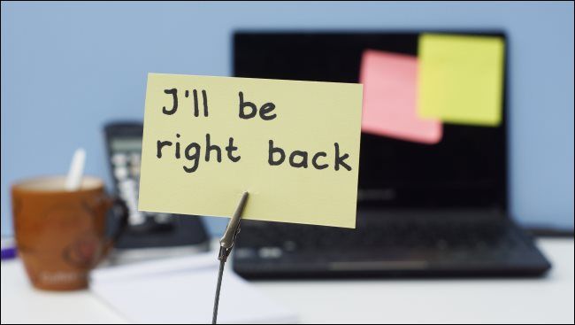 An &quot;I'll be right back&quot; sign in front of a laptop.