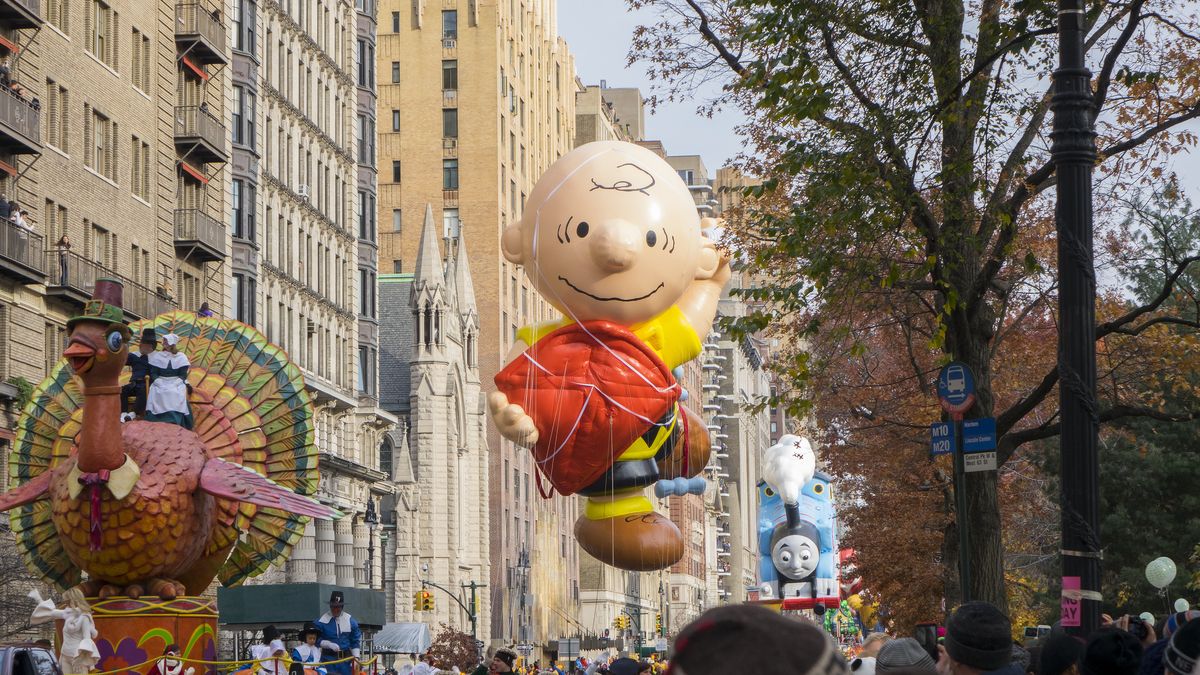 Charlie Brown balloon float at a Thanksgiving parade