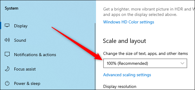 Windows 10 Settings app showing the display scaling option.