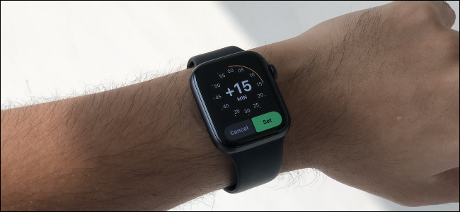 Apple Watch User Setting The Clock Ahead of Time