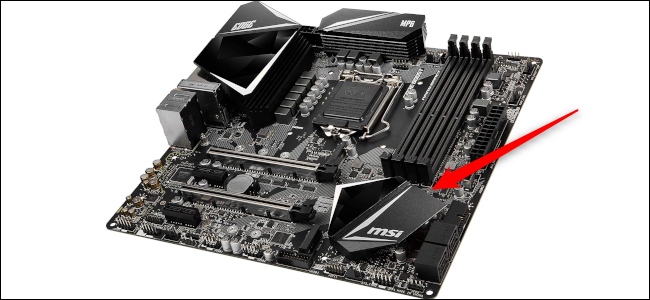 A bare Intel-compatible motherboard with a red arrow pointing at the chipset.