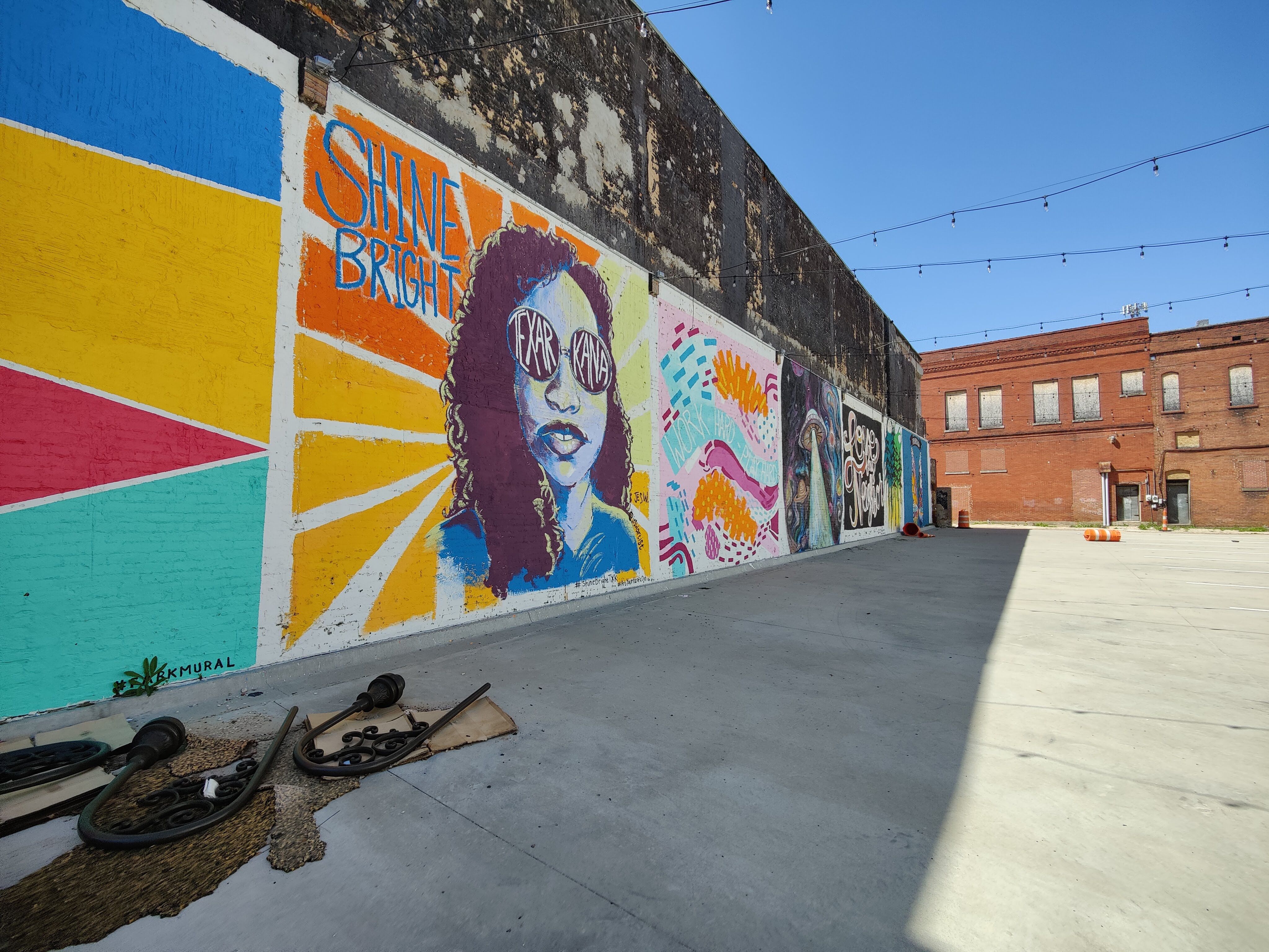 OnePlus 9 Pro Camera Sample: A mural shot with the ultra-wide lens