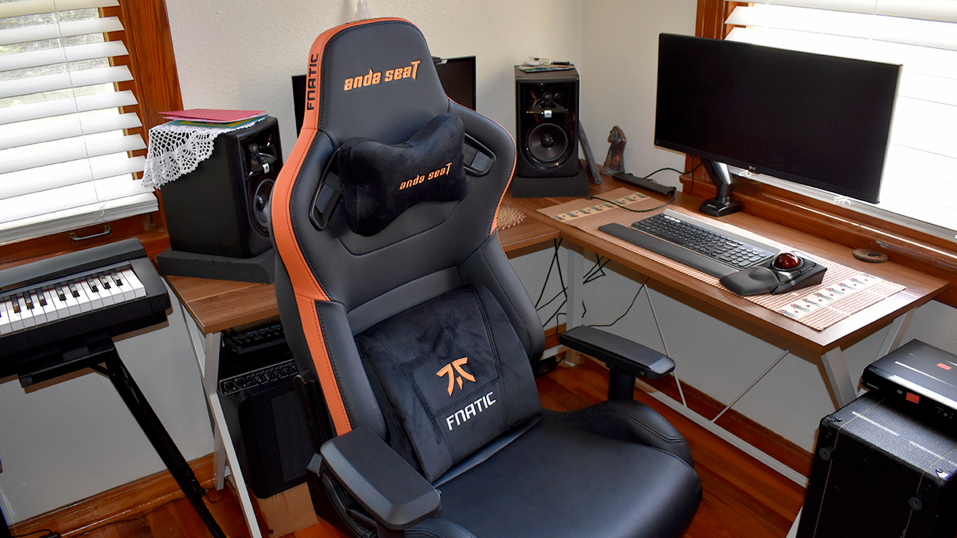 A top-down view of the Anda Seat Fnatic.