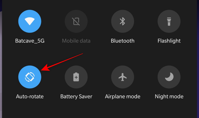 Deactivate the Rotation lock from Quick Settings Panel