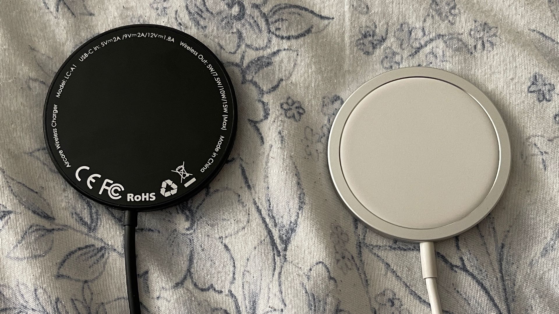 Aukey Aircore wireless charger vs. Apple MagSafe charger
