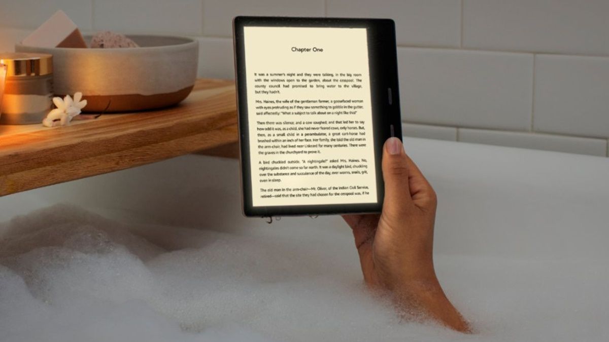 Person using Kindle Oasis in bath