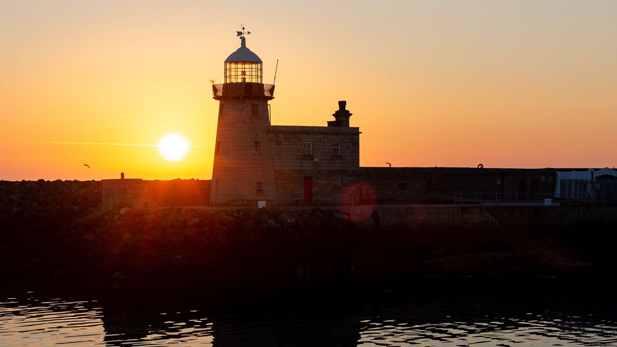 preview image showing lighthouse at sunrise