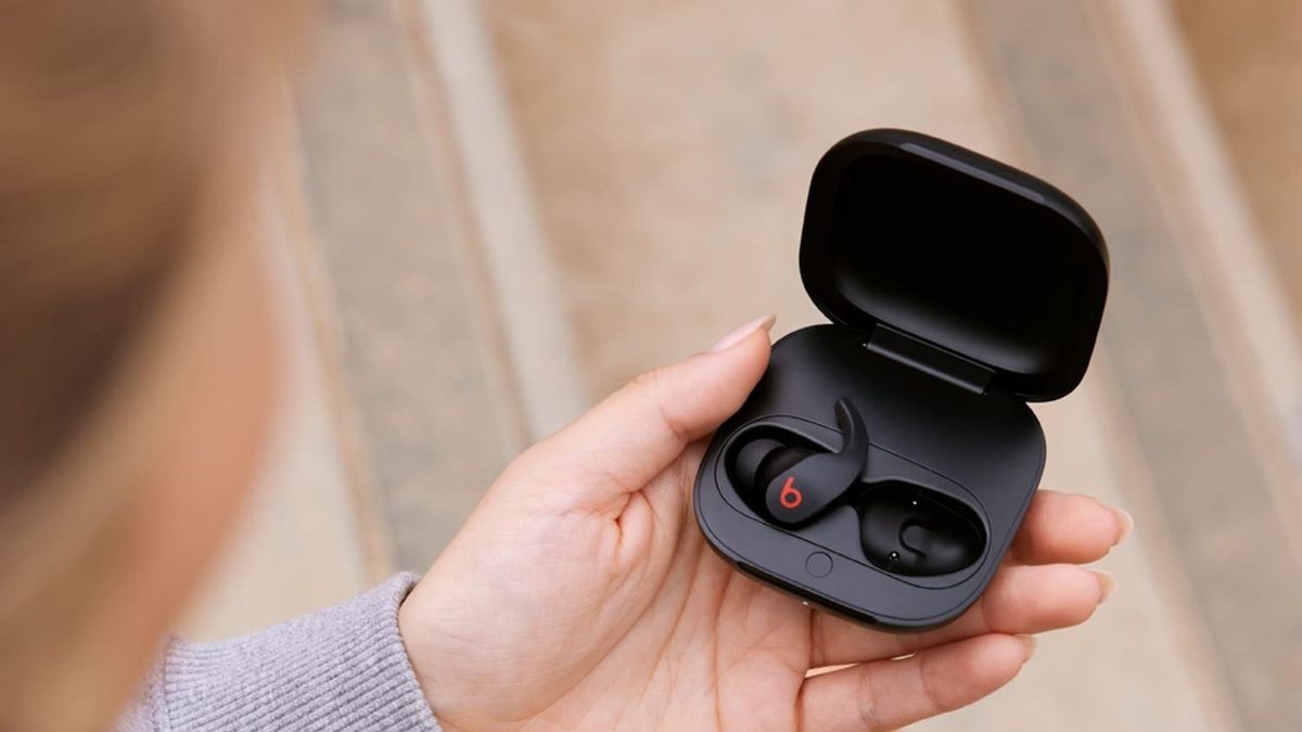 Person holding Beats Fit Pro case