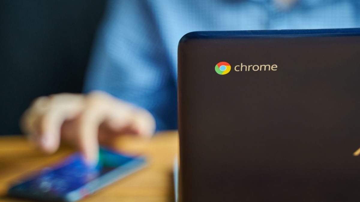 Chromebook close up on Chrome logo