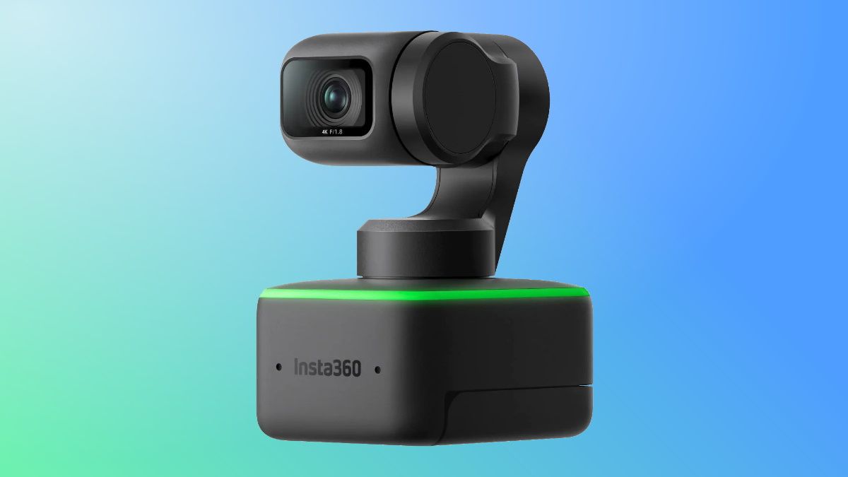 insta 360 webcam on green and blue background