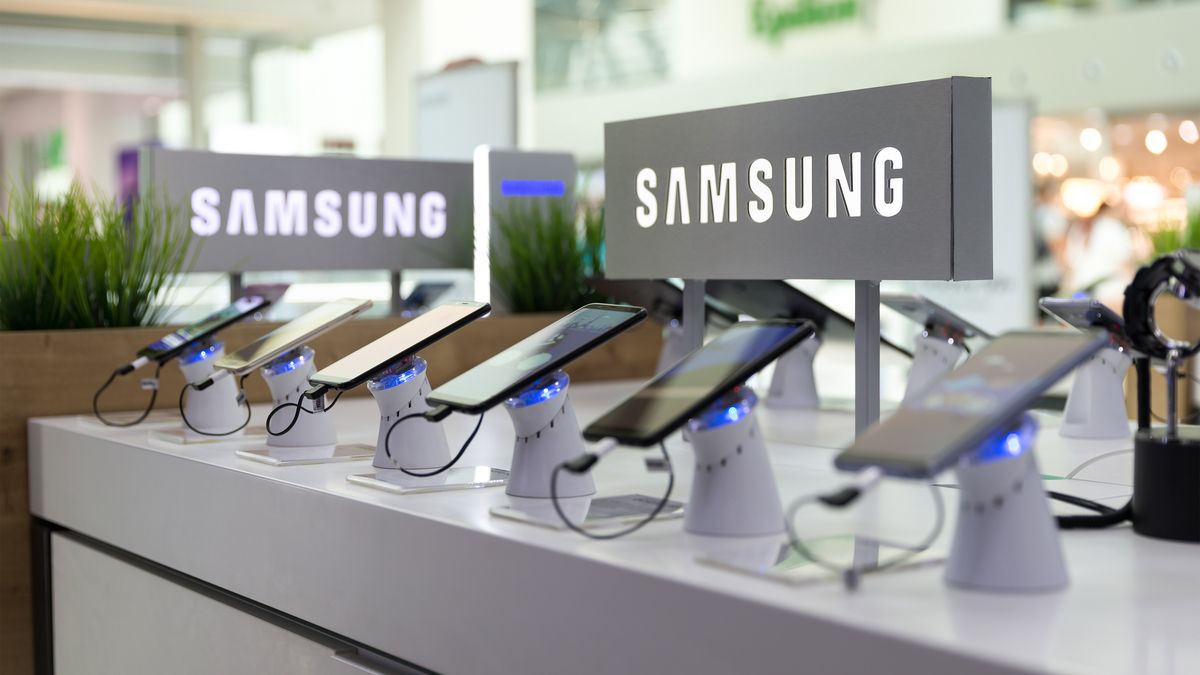 Samsung phones on display
