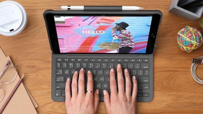 Logitech SLIM FOLIO iPad Case