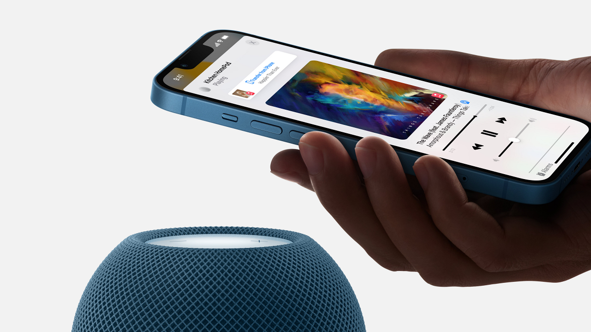 Apple HomePod with iPhone