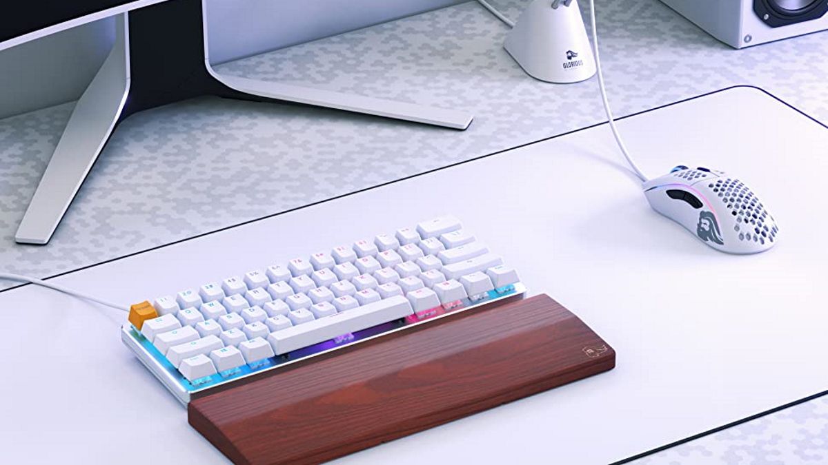 GMMK 60% keyboard on white desk
