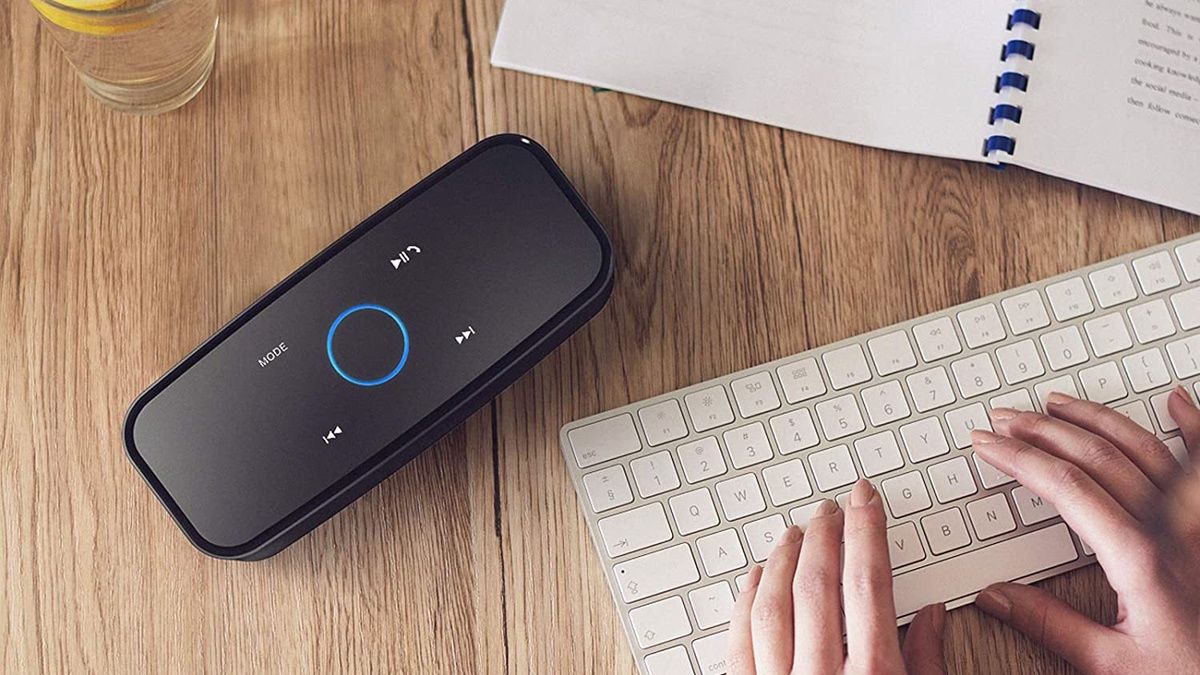 Doss Soundbox on table