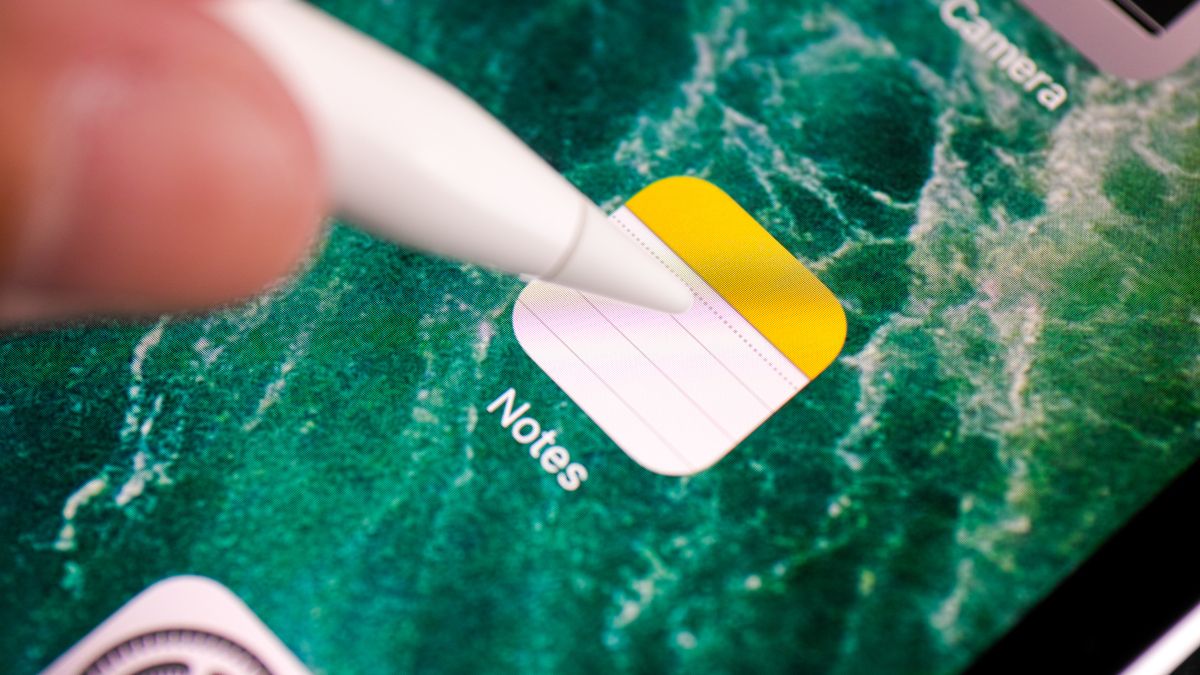 Closeup of the Apple Notes icon on a tablet being tapped with a pencil